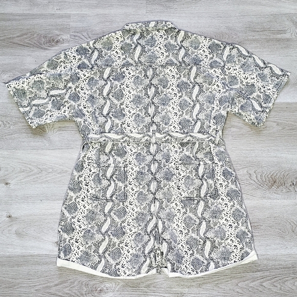 Size 12 PrettyLittleThing Snakeskin Print Belted Romper - Picture 4 of 5